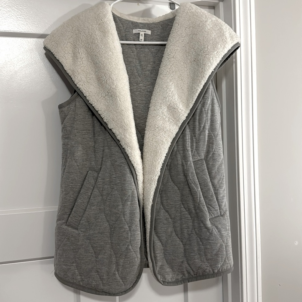 Maurice’s (M) faux fur with hood heather gray vest